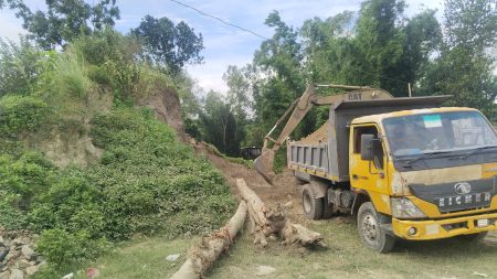 আওয়ামী লীগ-বিএনপি নেতার যোগসাজশে নদী শাসন প্রকল্পের মাটি বিক্রি! Manikganj