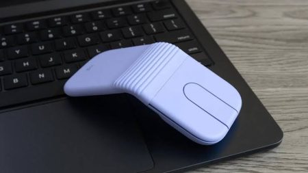 Logitech Mobi Fold mouse