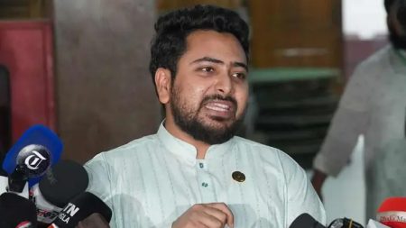 শেখ হাসিনা ফিরবেন ফাঁসির রায় কার্যকর হওয়ার জন্য : নাহিদ Nahid