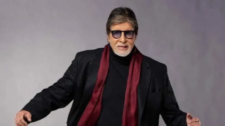বিশ্বকাপের আবহে অমিতাভের পোস্ট নিয়ে বিতর্ক অমিতাভের পোস্ট