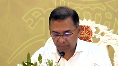 নিরাপত্তা কৌশল যেন সরকারপ্রধানকে জনগণ থেকে দূরে ঠেলে না দেয় : প্রধানমন্ত্রী PM