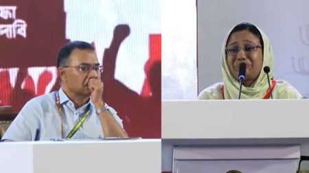 জুলাই শহীদের মায়ের কান্নায় আবেগাপ্লুত প্রধানমন্ত্রী আবেগাপ্লুত প্রধানমন্ত্রী