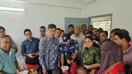 ৪২১ পর্যটক