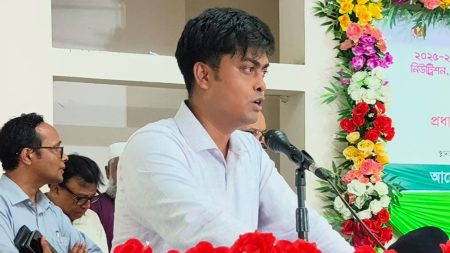 তিন মিনিটের বক্তব্যে মন্ত্রীকে ৮৬ বার ‘স্যার’ সম্বোধন কৃষি কর্মকর্তার কৃষি কর্মকর্তা