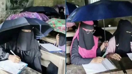 পরীক্ষা দিল শিক্ষার্থীরা