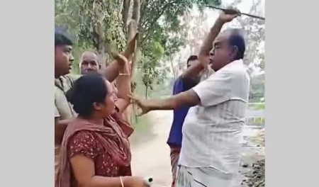টাঙ্গাইলে নারীকে পেটালেন ইউপি চেয়ারম্যান, ভিডিও ভাইরাল ইউপি চেয়ারম্যান