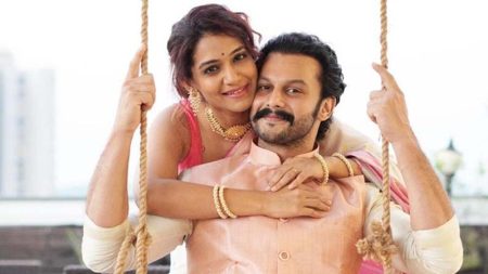 ১৫ বছরের দাম্পত্য শেষ, ডিভোর্সের ঘোষণা দিলেন ‘রামায়ণ’ অভিনেতা অভিনেতা