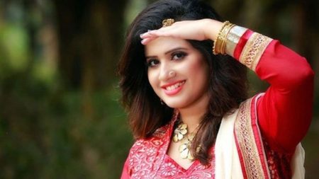 আওয়ামী লীগ নেতার সহায়তায় জমি দখল, চাচার বিরুদ্ধে মুখ খুললেন ন্যান্সি ন্যান্সি