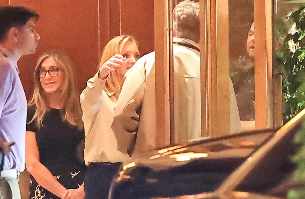 Jennifer Aniston Reunites With Friends Co-Stars at Dinner