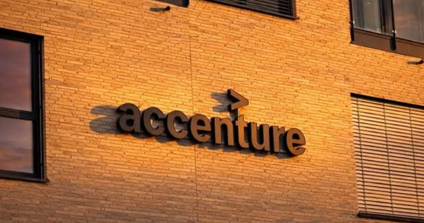 Accenture raises dividend to $1.63 after weak bookings quarter