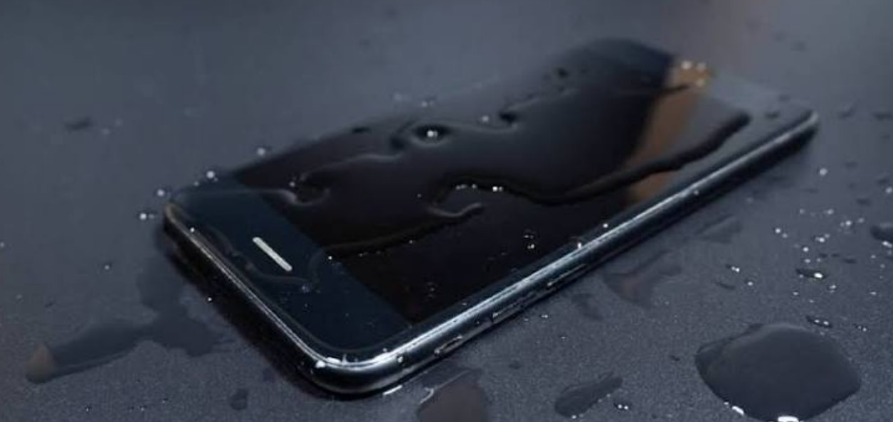 The first thing to do if an Android phone gets wet Android water damage