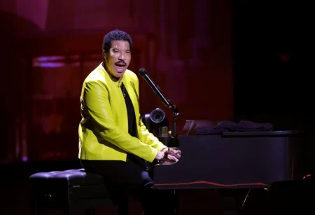 Lionel Richie hospitalized after St. Louis performance, reports say Lionel Richie hospitalized