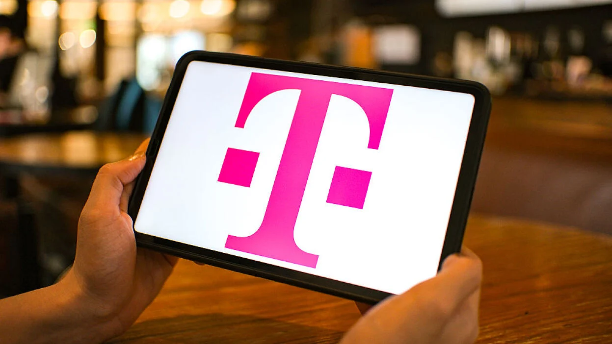T-Mobile plans a monthly fee for iOS 27 iPhone Handoff T-Mobile iOS 27 iPhone Handoff